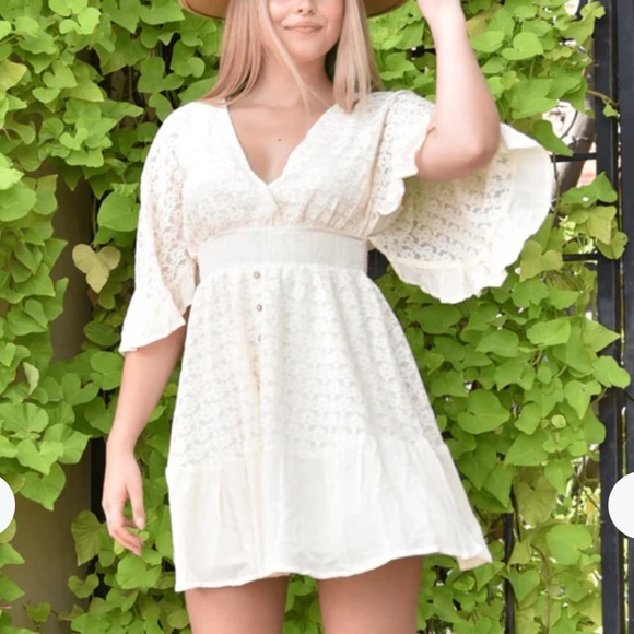 NWT PaperMoon Ivory Lace Smocked Waist Boho Flowy Mini Dress Women's Size Medium - Picture 2 of 12